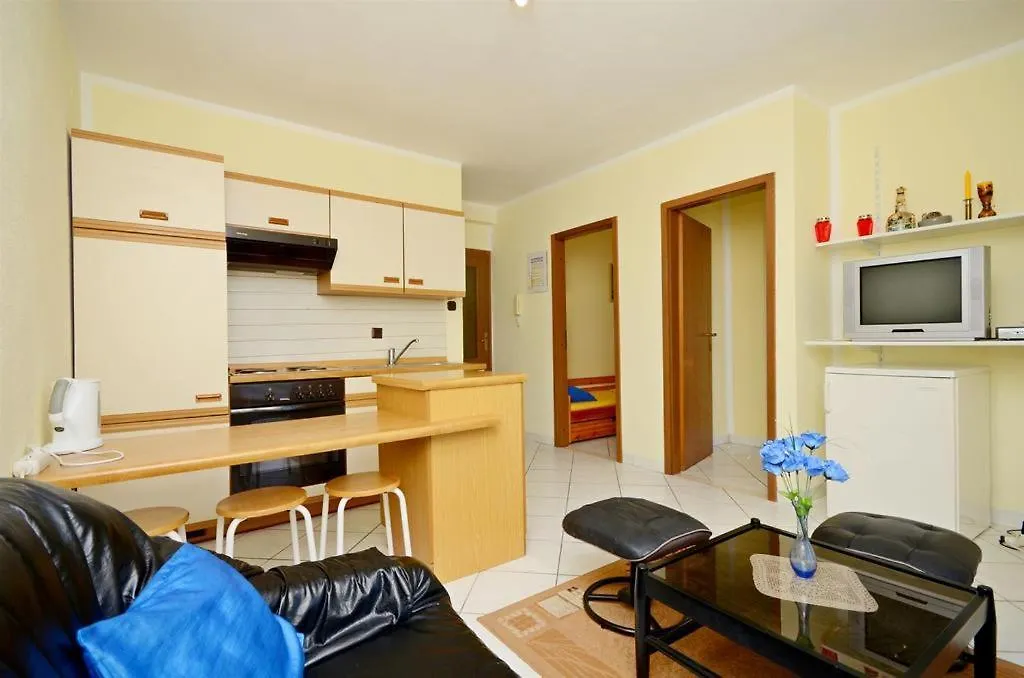 Apartmani Kristina Donji Okrug  Donji Okrug (Ciovo)
