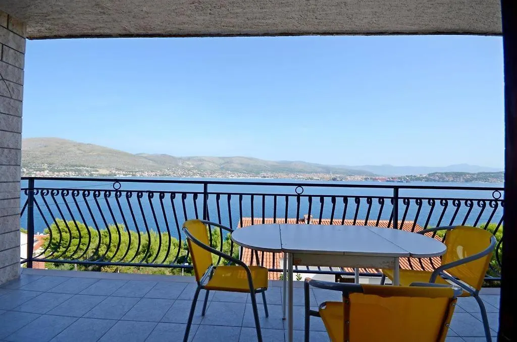 Apartmani Kristina Donji Okrug  Donji Okrug (Ciovo)